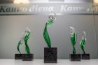 „Metų kaunietė 2016“ apdovanojimų statulėlės „Metų kaunietė 2016“ apdovanojimų statulėlės