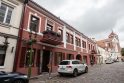 Kaimynai: šio M.Valančiaus gatvės namo gyventojų santykiai persikėlę į teismus.