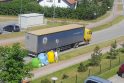 Nepaiso: gyventojai Tauralaukio gatve važiuojančius vilkikus, sunkvežimius fiksavo ir po to, kai buvo įrengtas ženklas, draudžiantis sunkiasvorio transporto eismą.